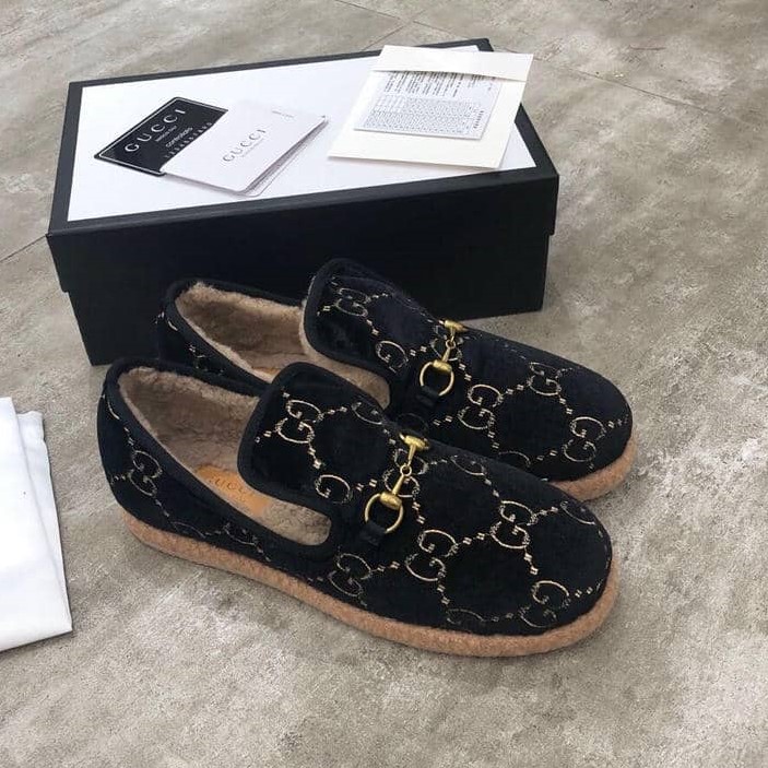 0012 Furry Shoe